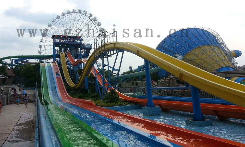 水上乐园大喇叭刺激探险,欢笑声不断