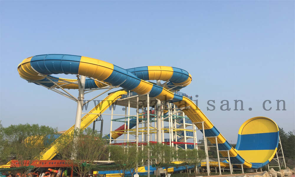 如何提高水上游乐设备定制的趣味互动性?